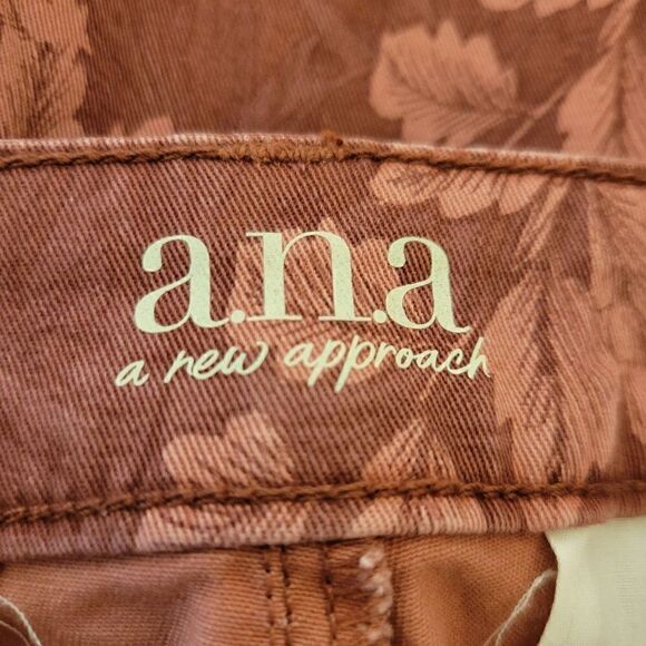 Ana Burgandy Tropical Mid-Rise Shorts (Size 2) - Picture 3 of 6